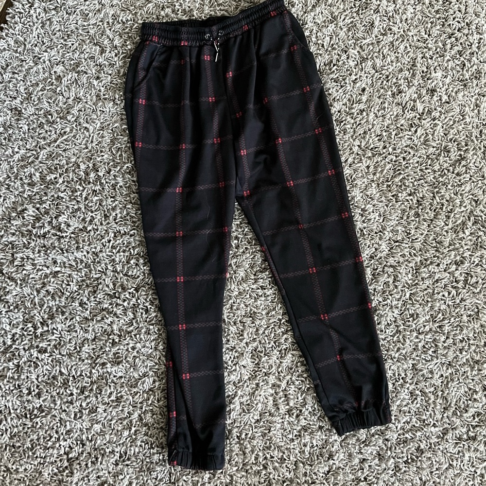 Shein, Men’s drawstring black/red plaid joggers
